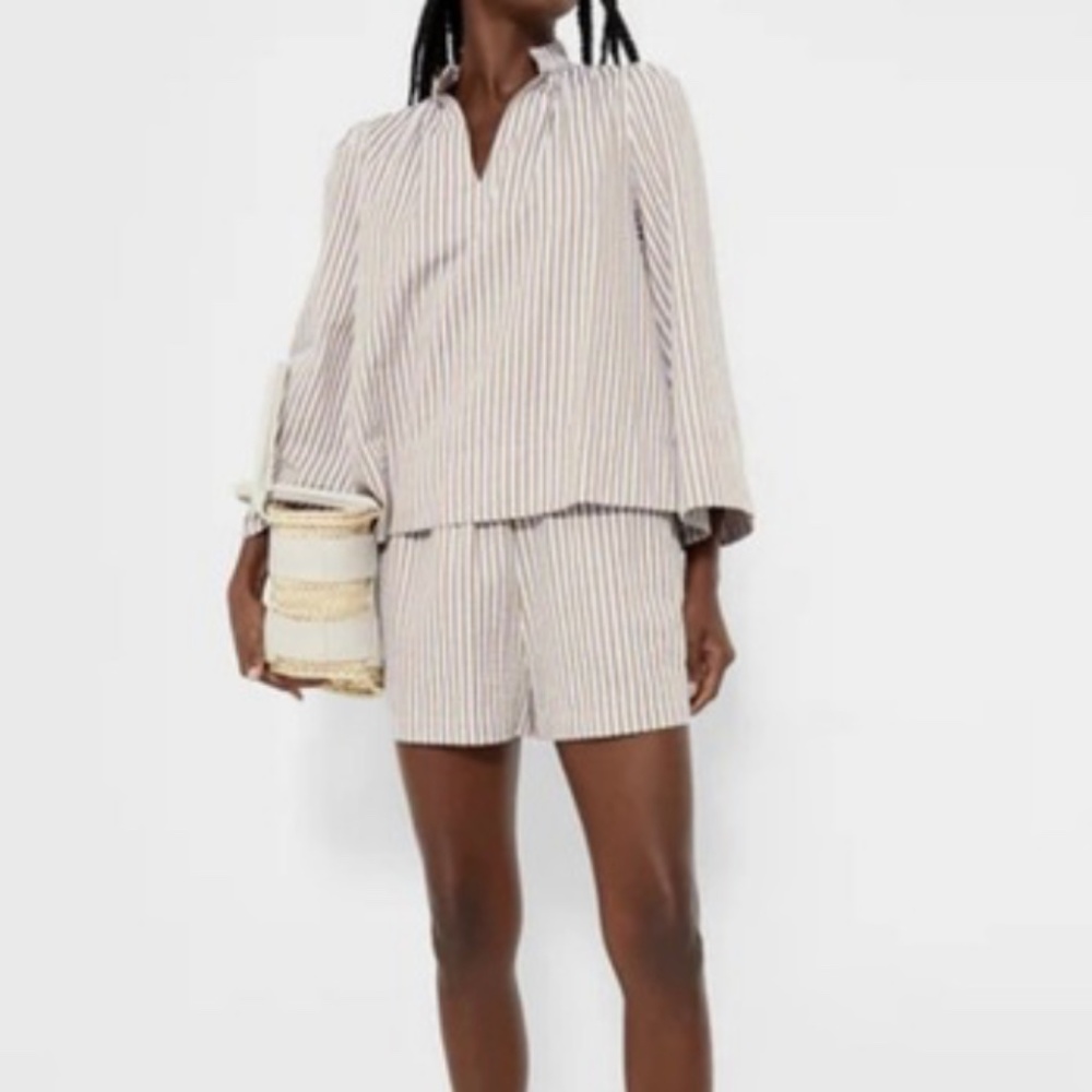 Tuckernuck Striped Cream and Blue Women Shorts